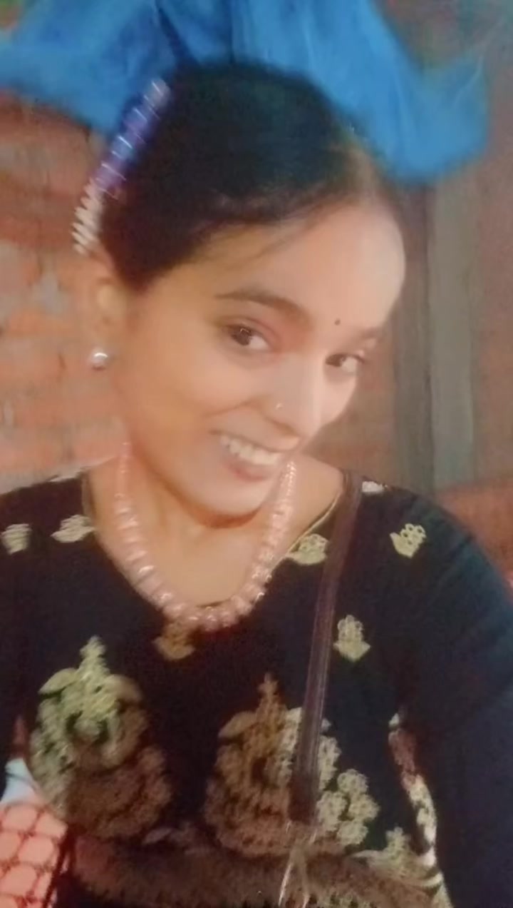 @Roshani (Light ❤️❤️❤️❤️)