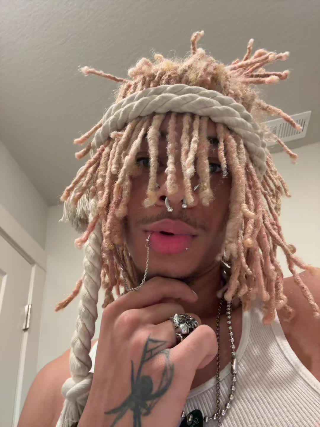 @𖣂♱AK𖣂♰