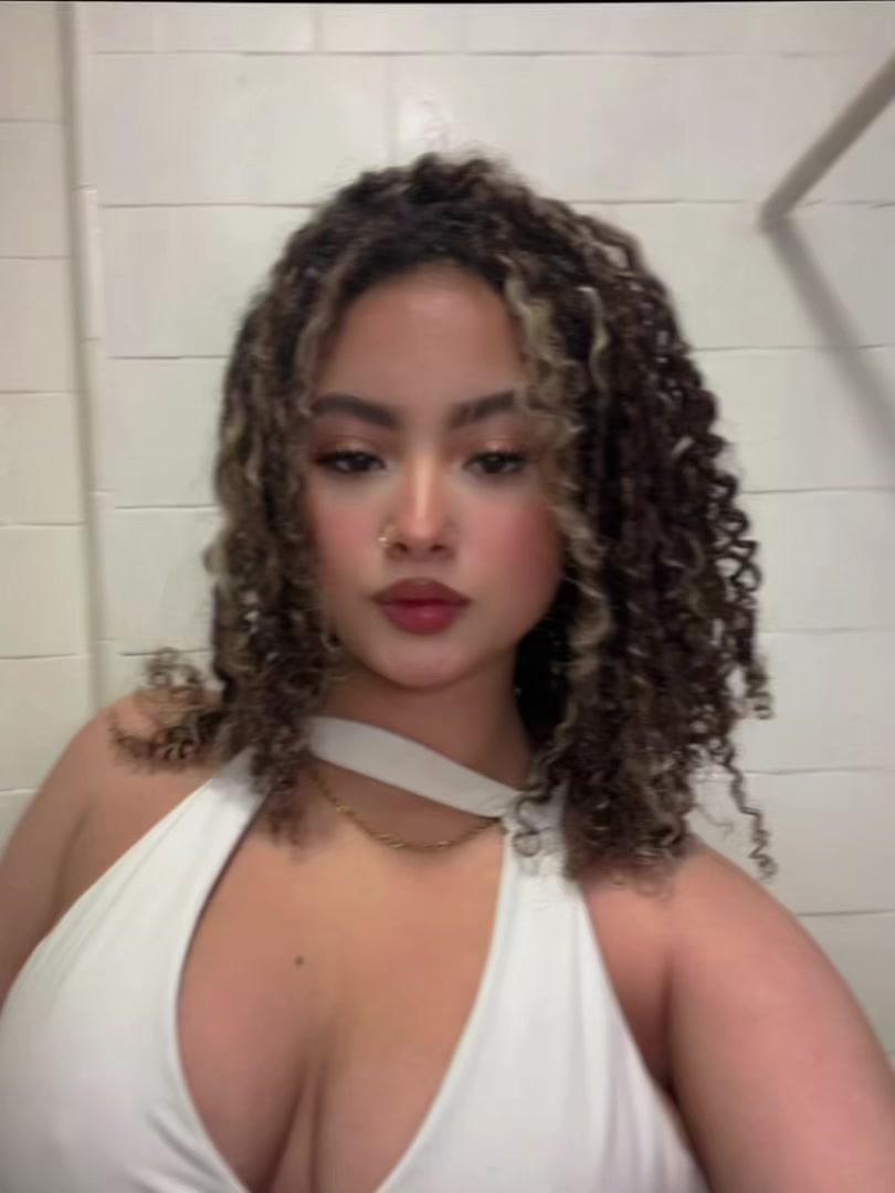 @Scarlethr_22