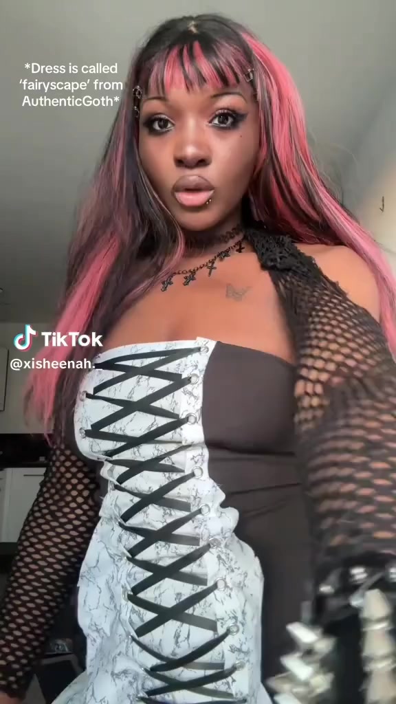 @authenticgoth.lara