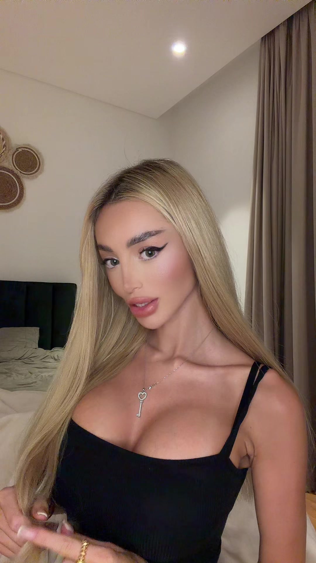 @🇦🇪 Nicole Semionov