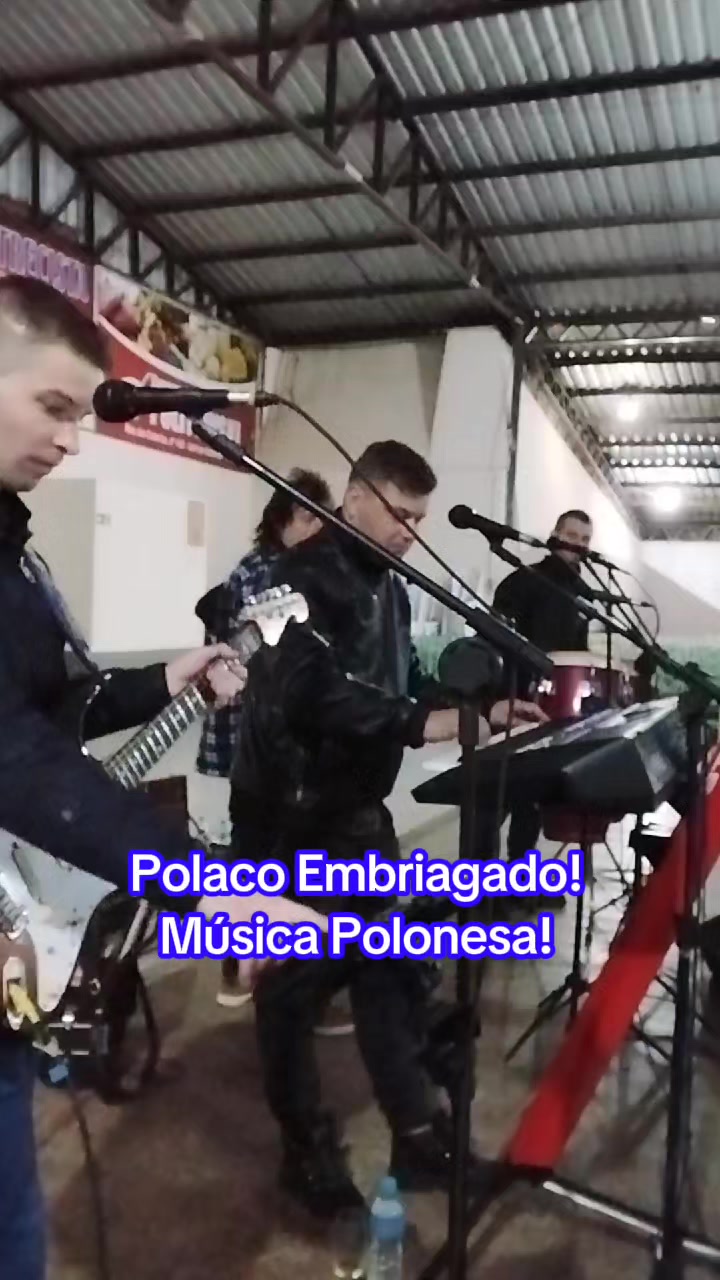 @Tr&ecirc;s Hermanos