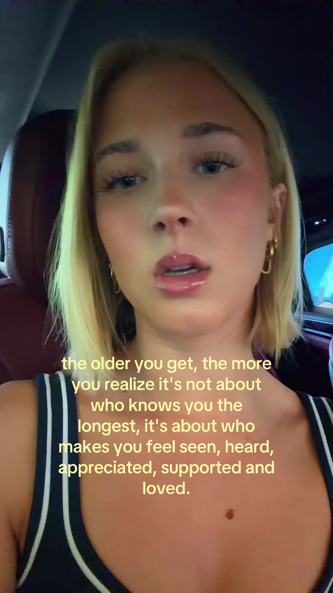 @theelliebarker