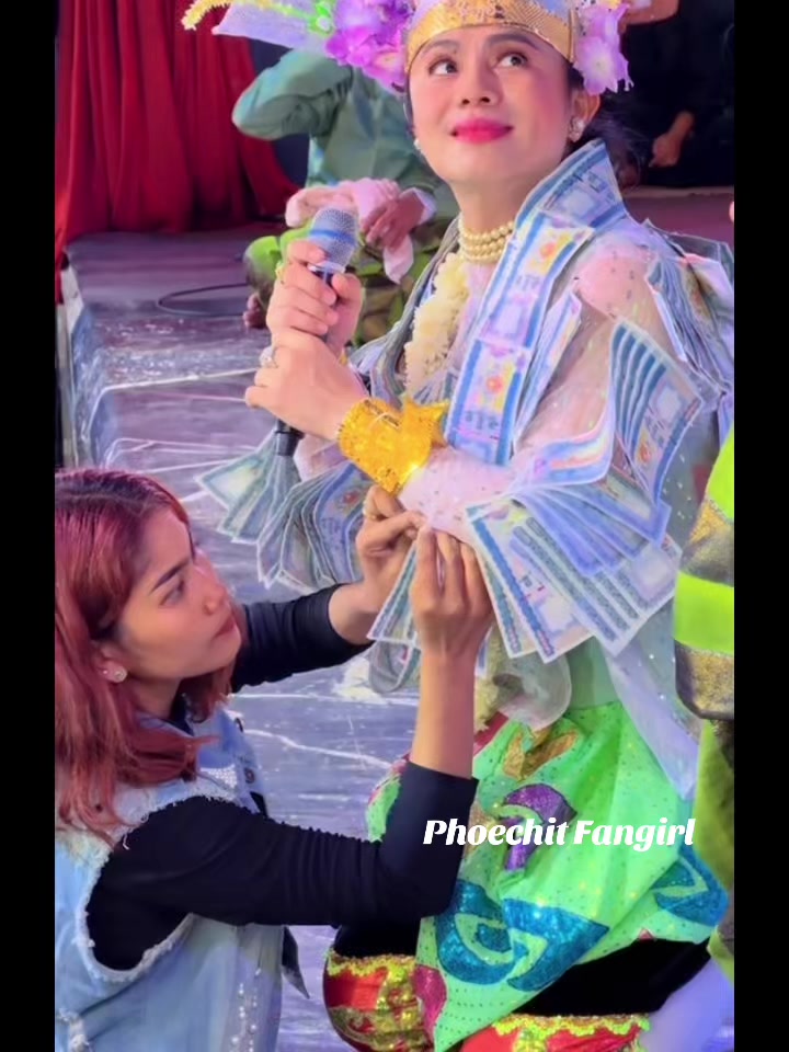 @Phoe Chit fangirl