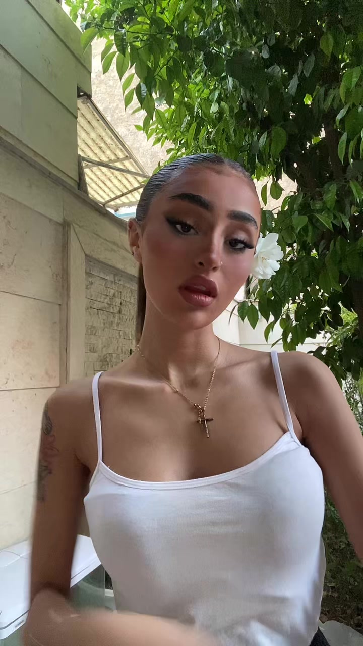 @hellenaslh
