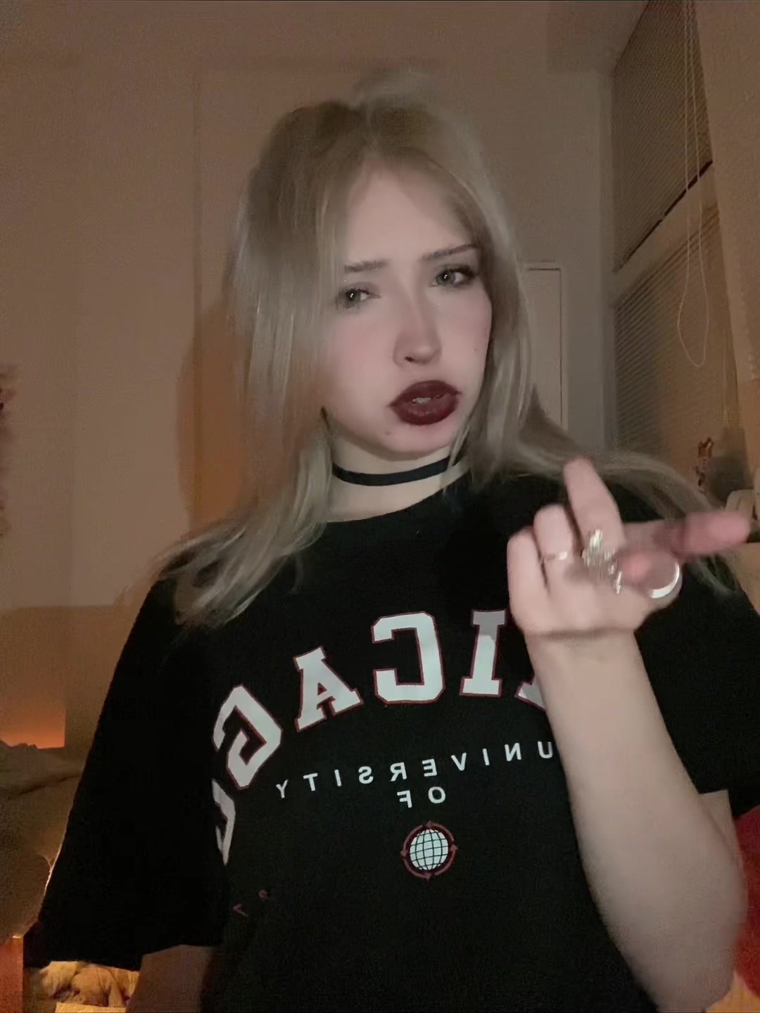 @👅