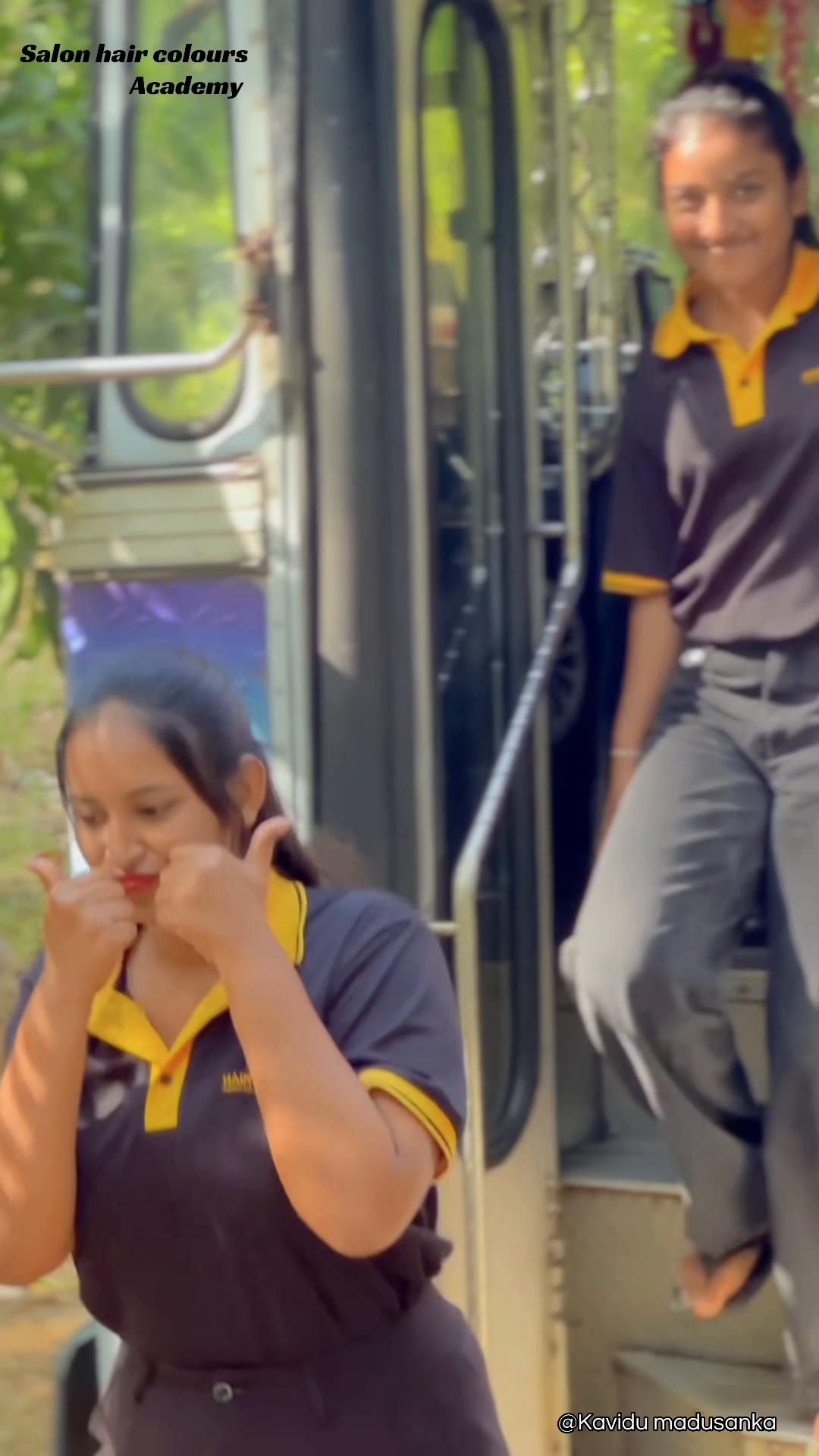 @කවි යා🙂
