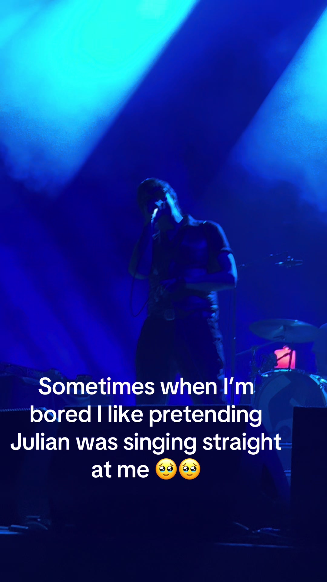 @Julian Casablancas is hot 🥹✌️