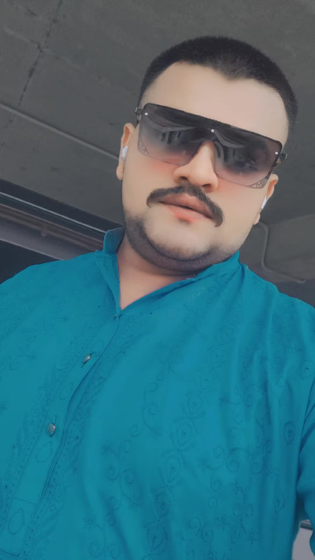 @user8120635402771