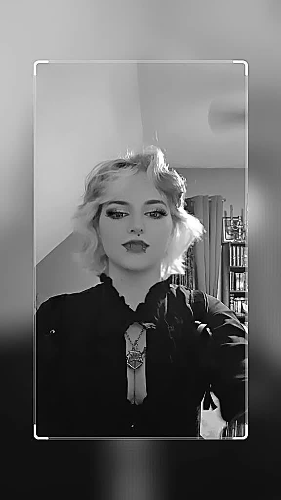 @Jinx ☠️🖤🩸