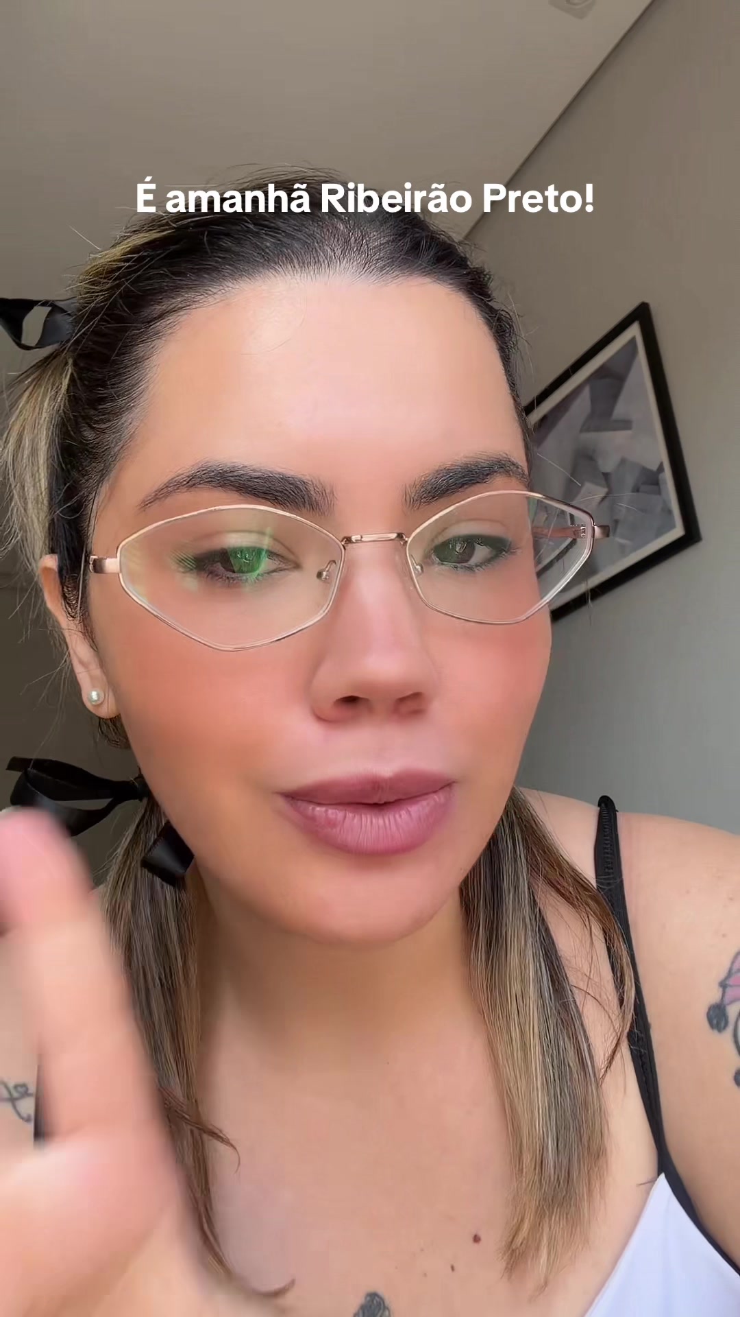 @anadelamonica