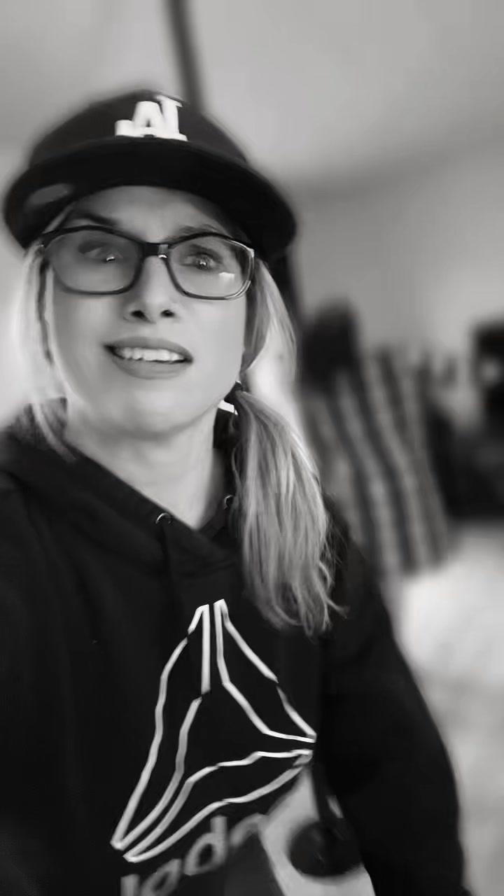 @Hotmomvibes
