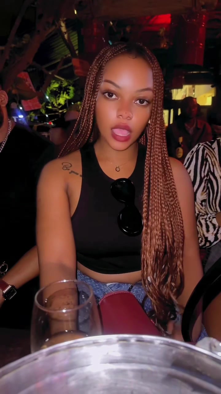 @Lolah__🦋🍒