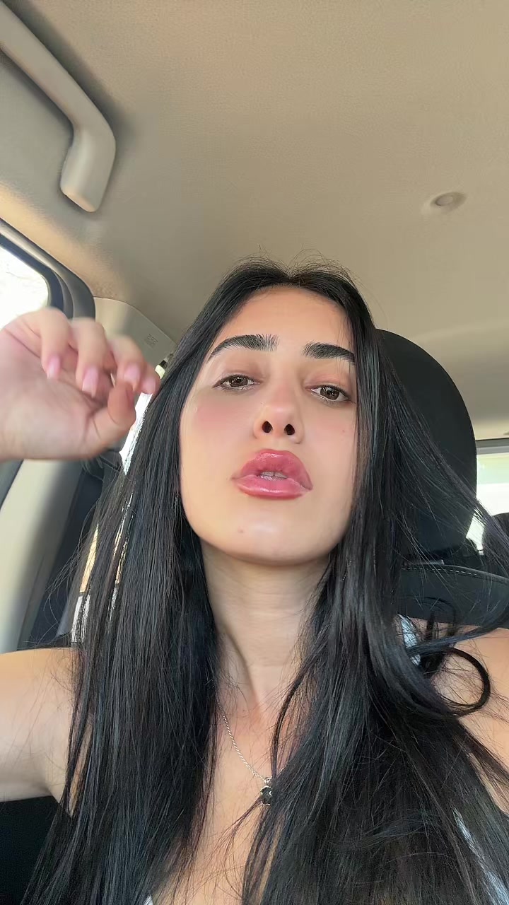 @R;)