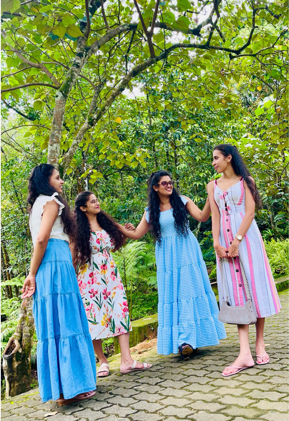 @🖤🤍 කළණි වීරරත්න 👩🏻&zwj;🎓&hearts;️