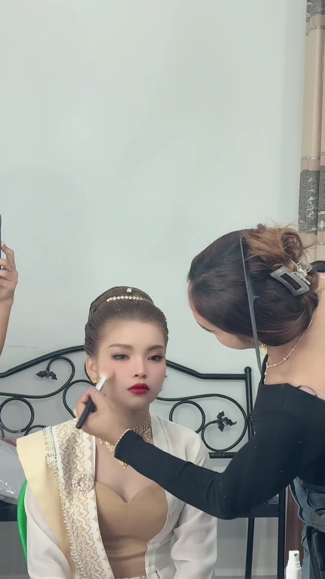 @Hair & Make up by Christina