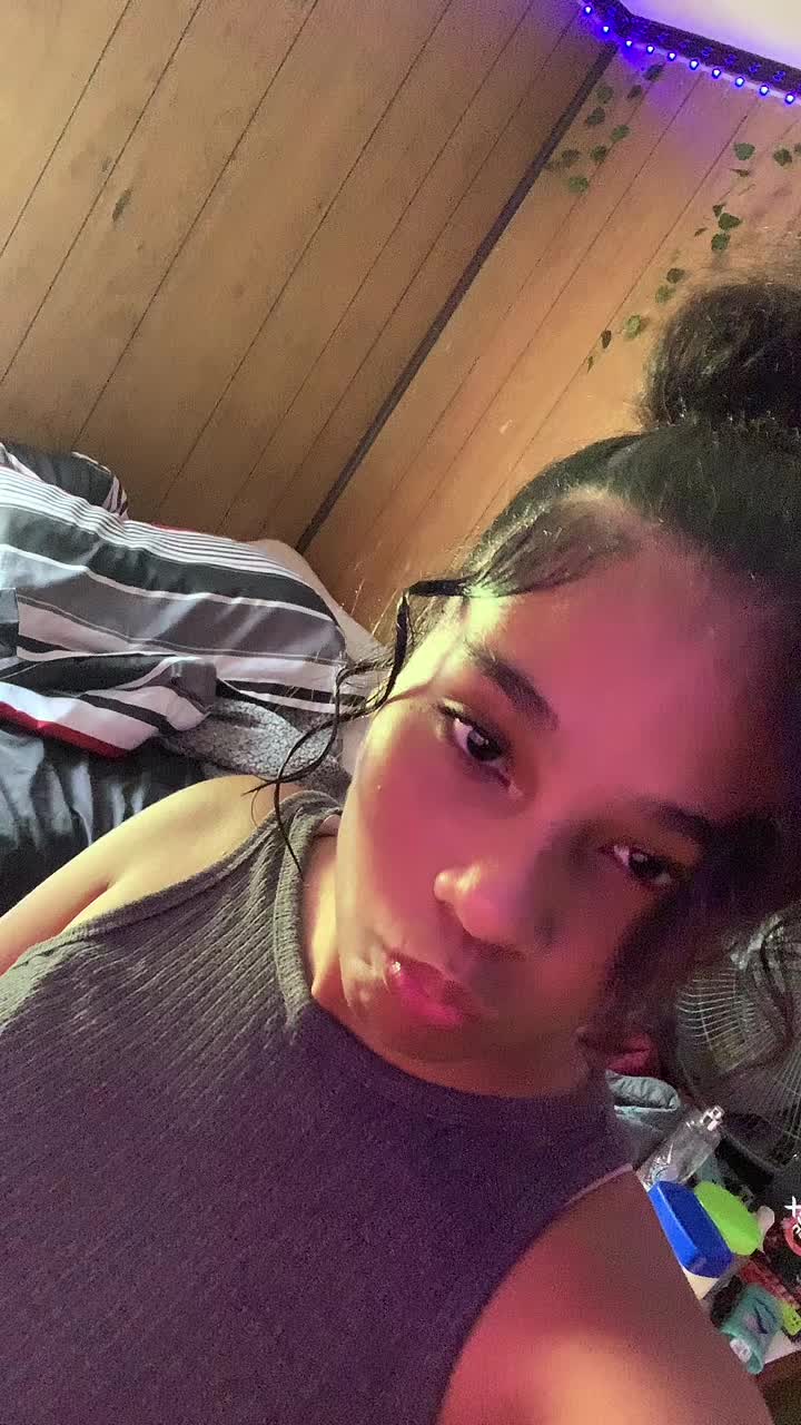 @Light skin princess ๐