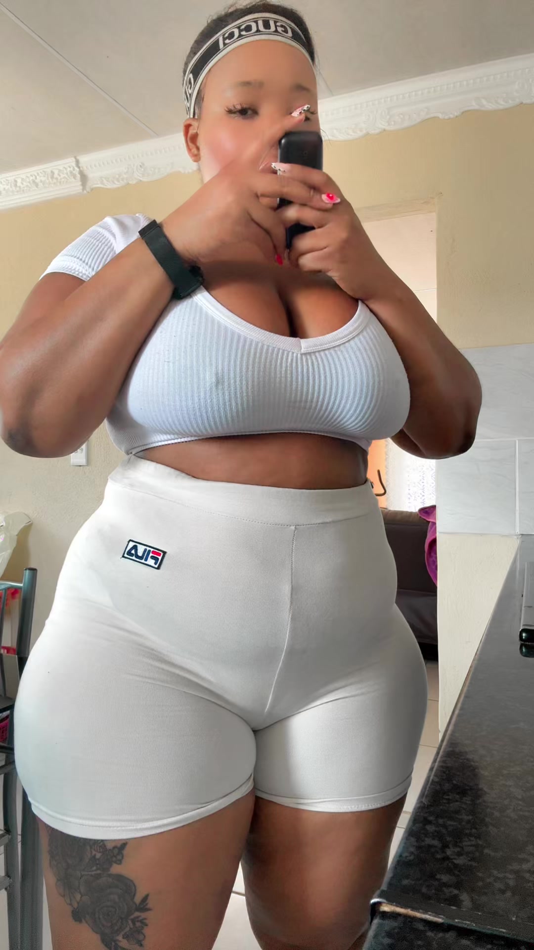 @Curvilicious 🥰F