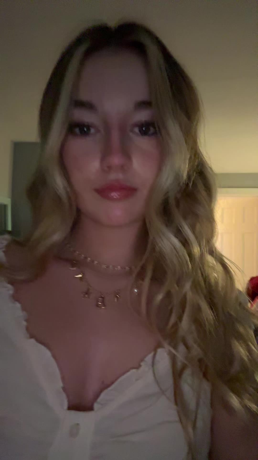 @bella