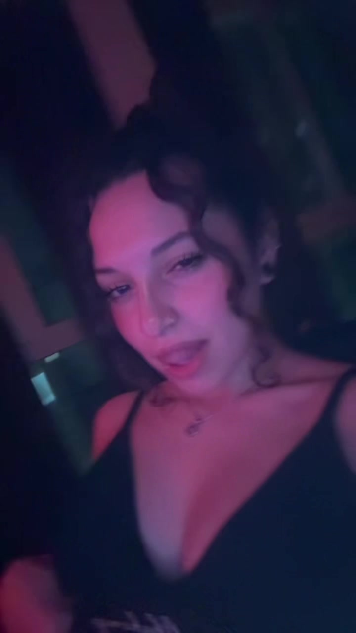 @Vickyschhh