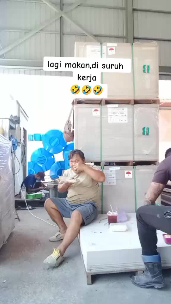 @Awan awan Gelap☁️🌨️🌧️💨