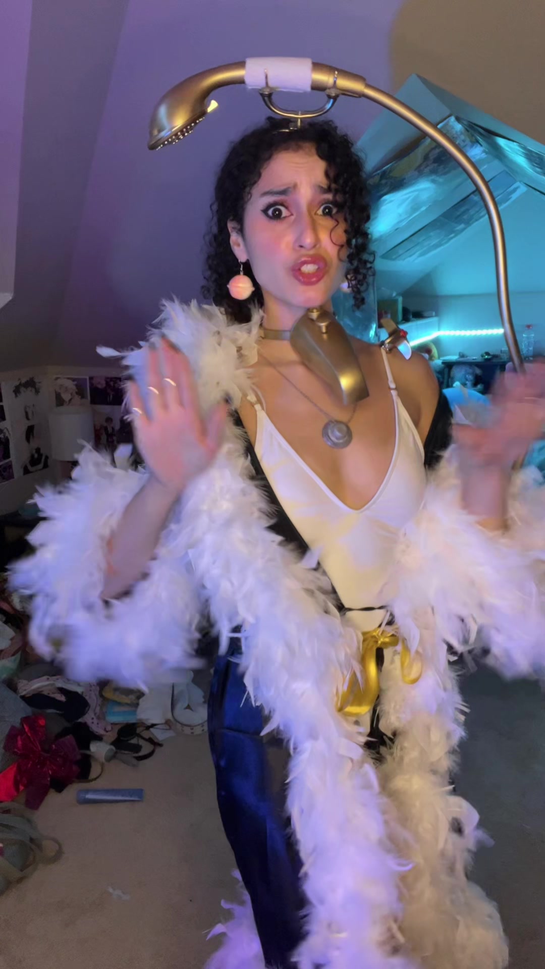 @kaylyn_goods.cos