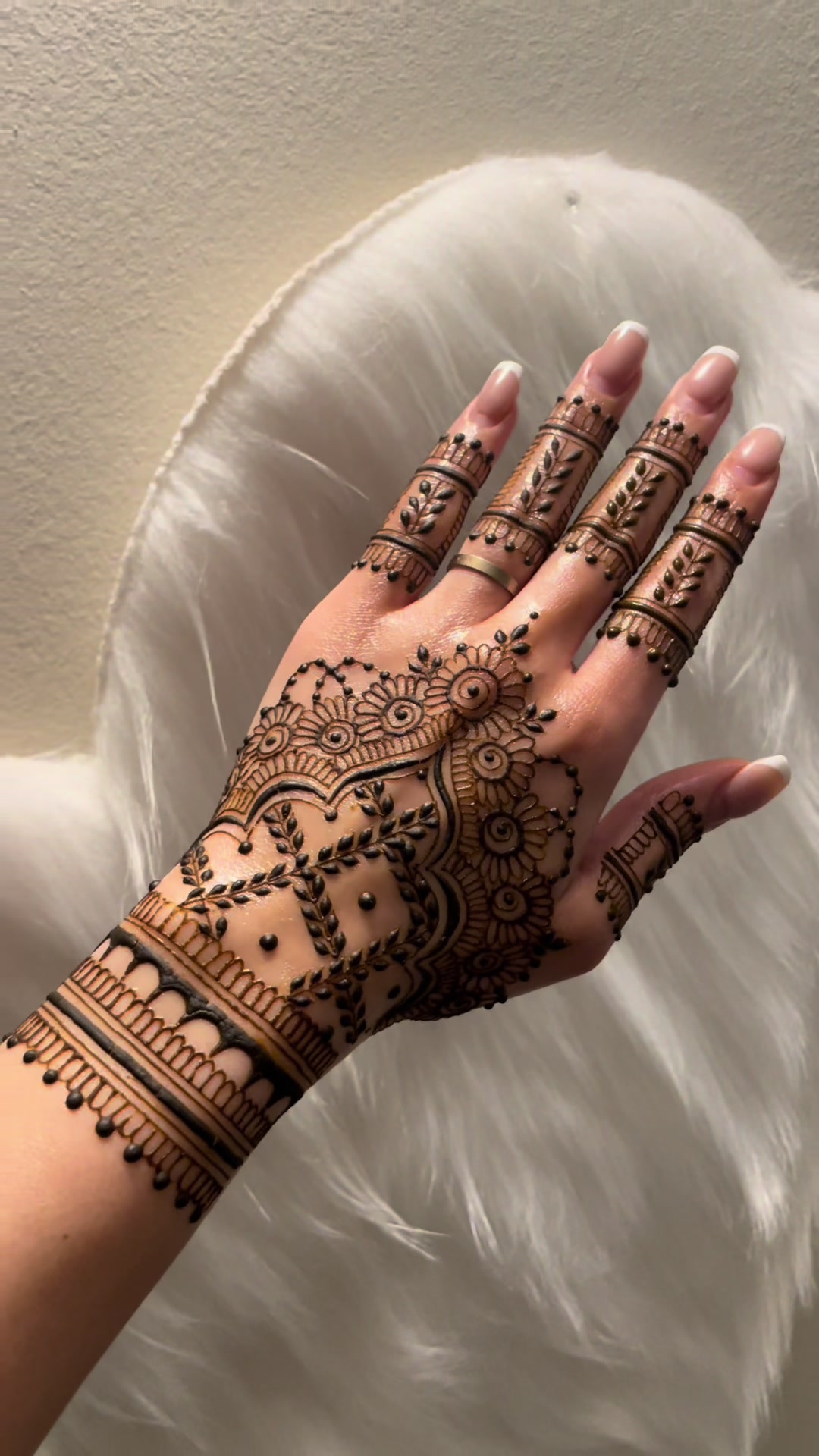 @charmsofmehandi