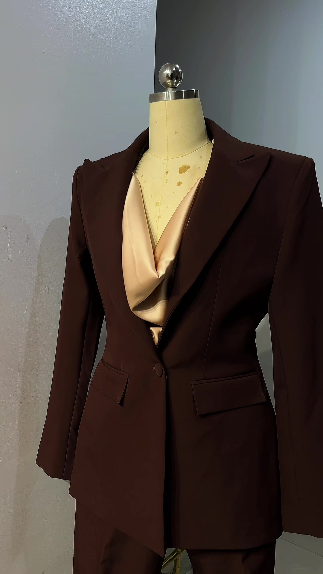 @WOMEN SUITS IN NIGERIA ✂️