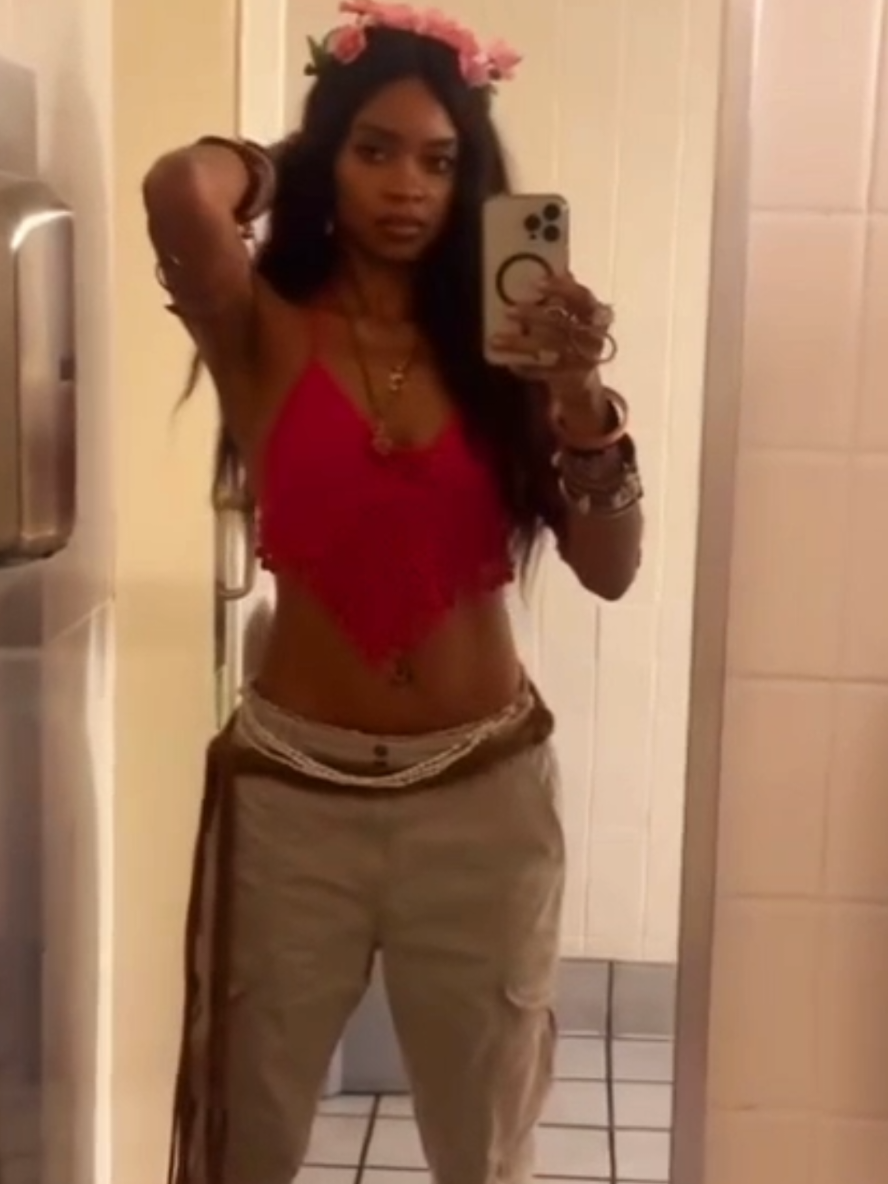 @Lovelylion__