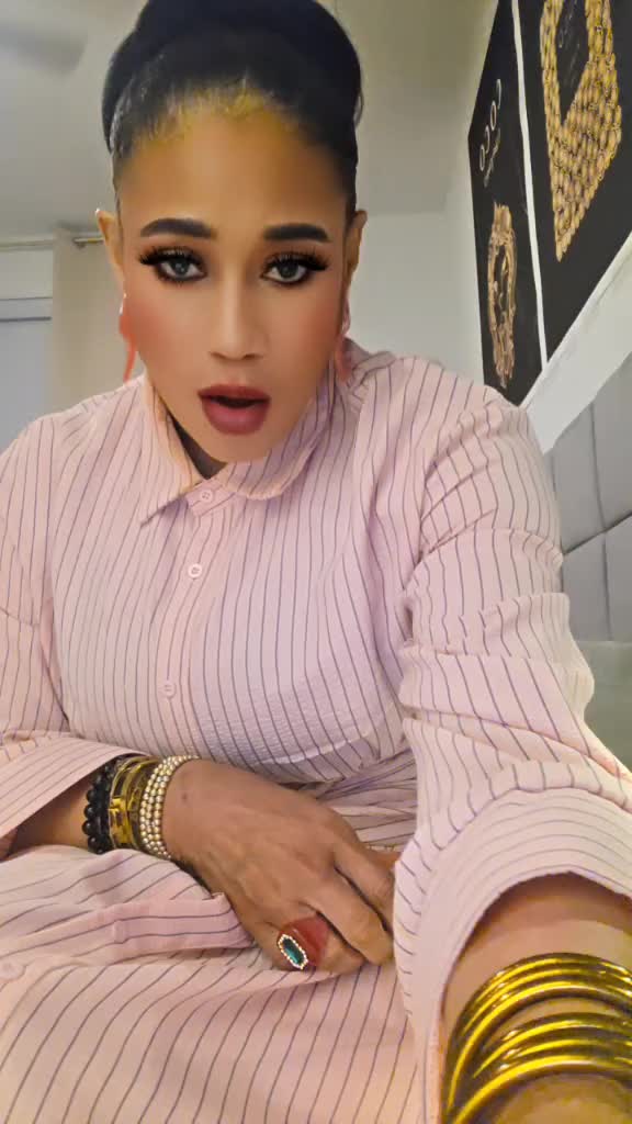 @Demi