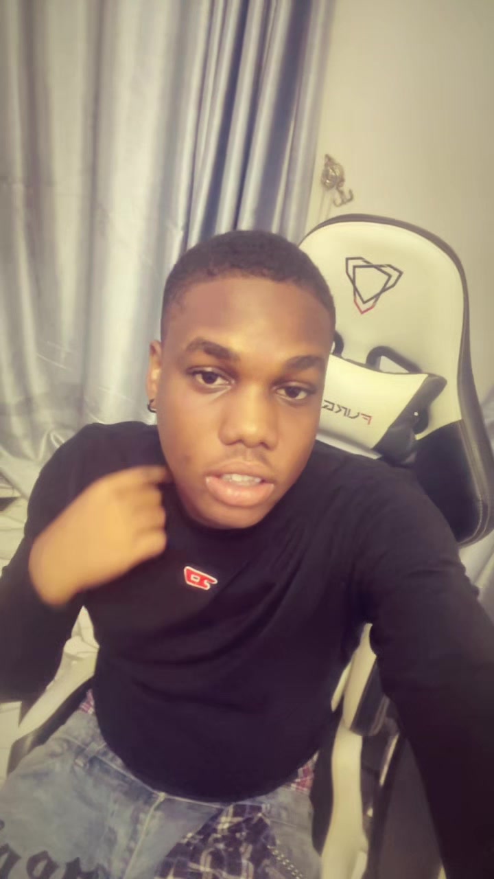 @EMMANUEL 🧃🤍