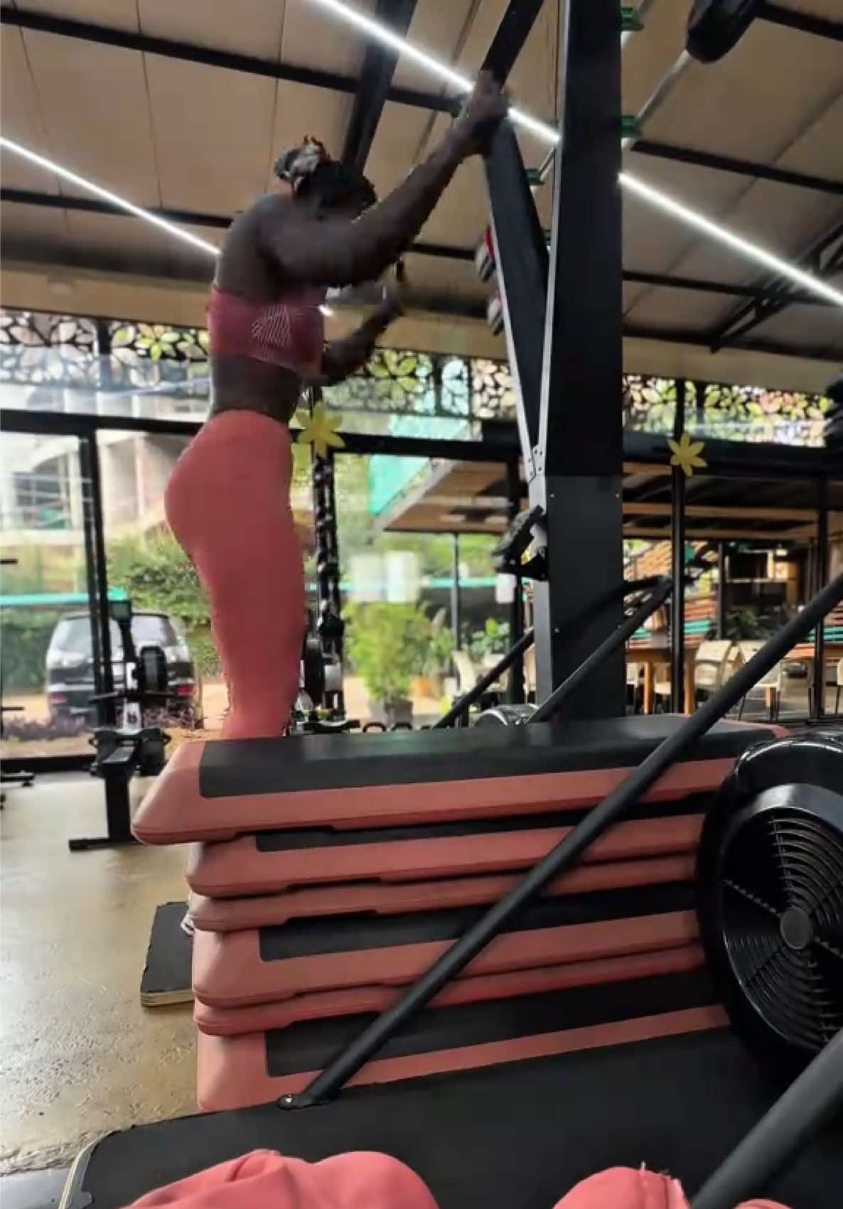 @YouTube:MissQassie