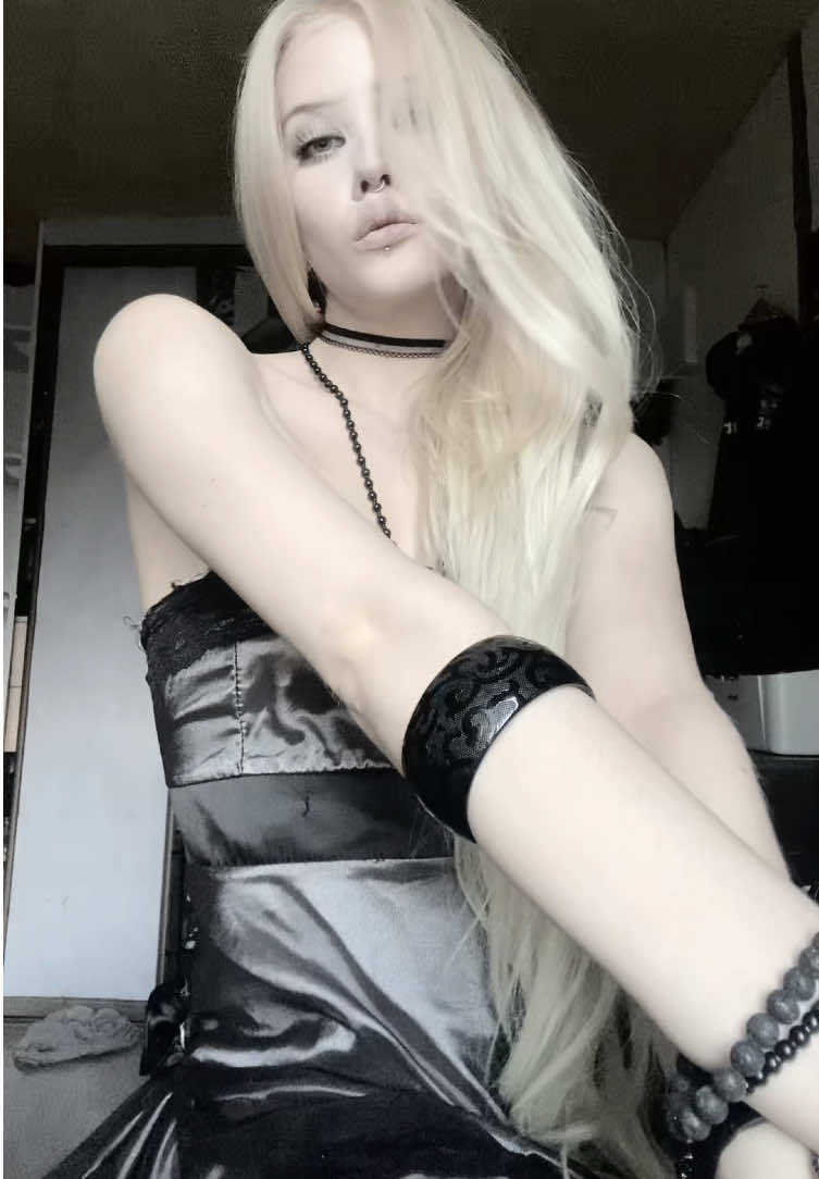 @damnwitchq