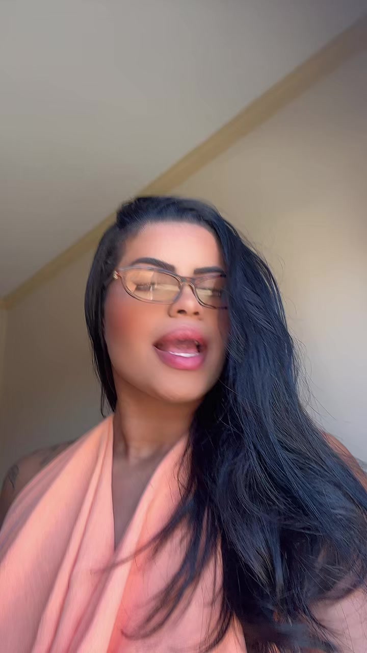 @Lara Cristiny