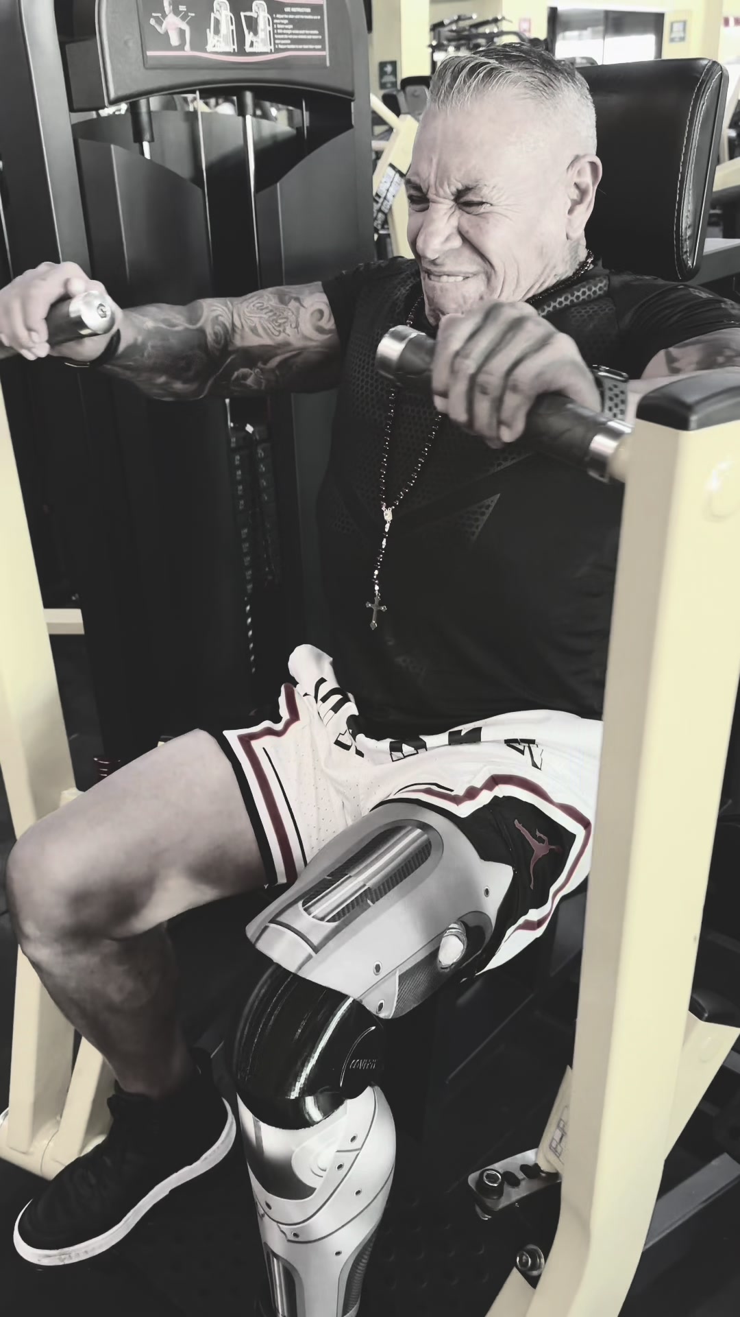 @Leo Flores IFBB PRO