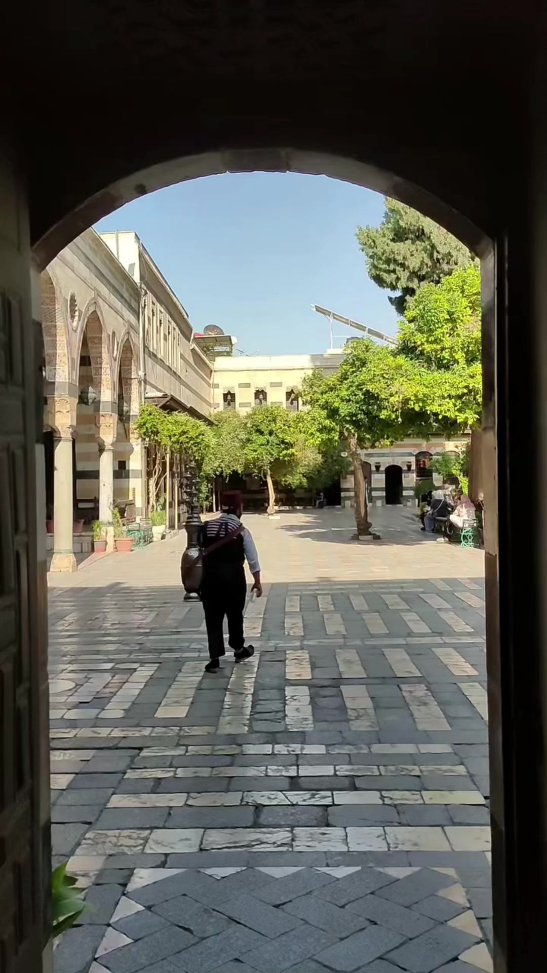 @أنس