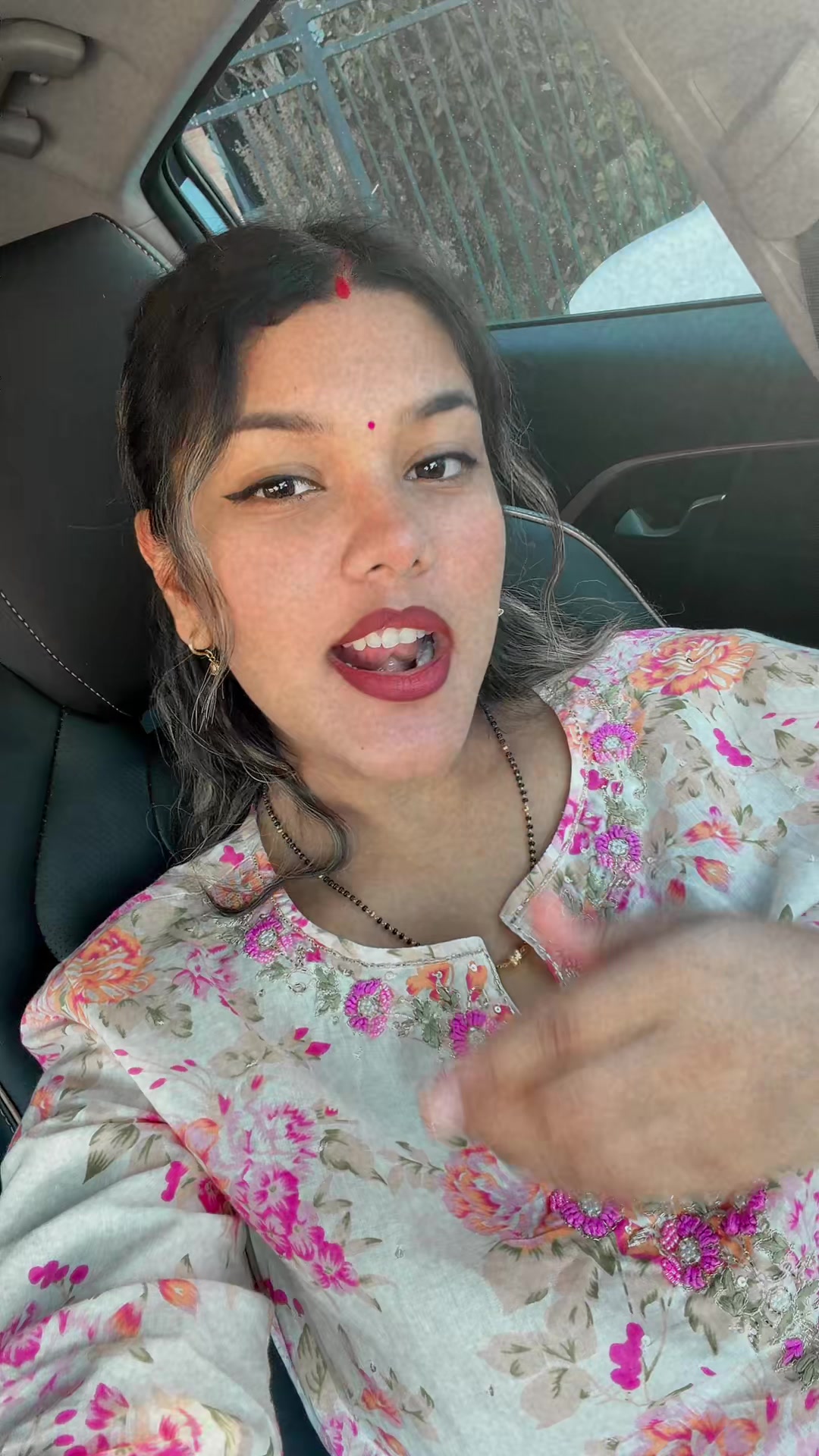 @🦋Neharika🦋