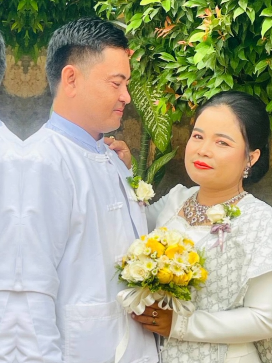 @မိတ်ကပ်ရဲရဲဖီးနစ်