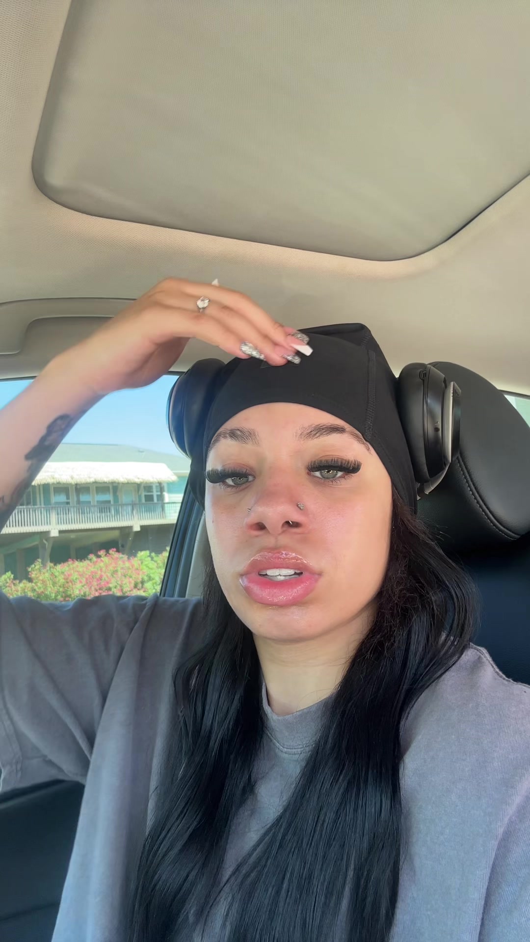 @🐬