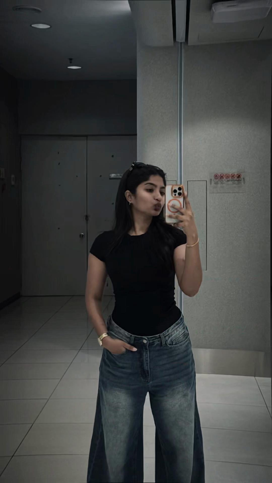 @Venmera Meera