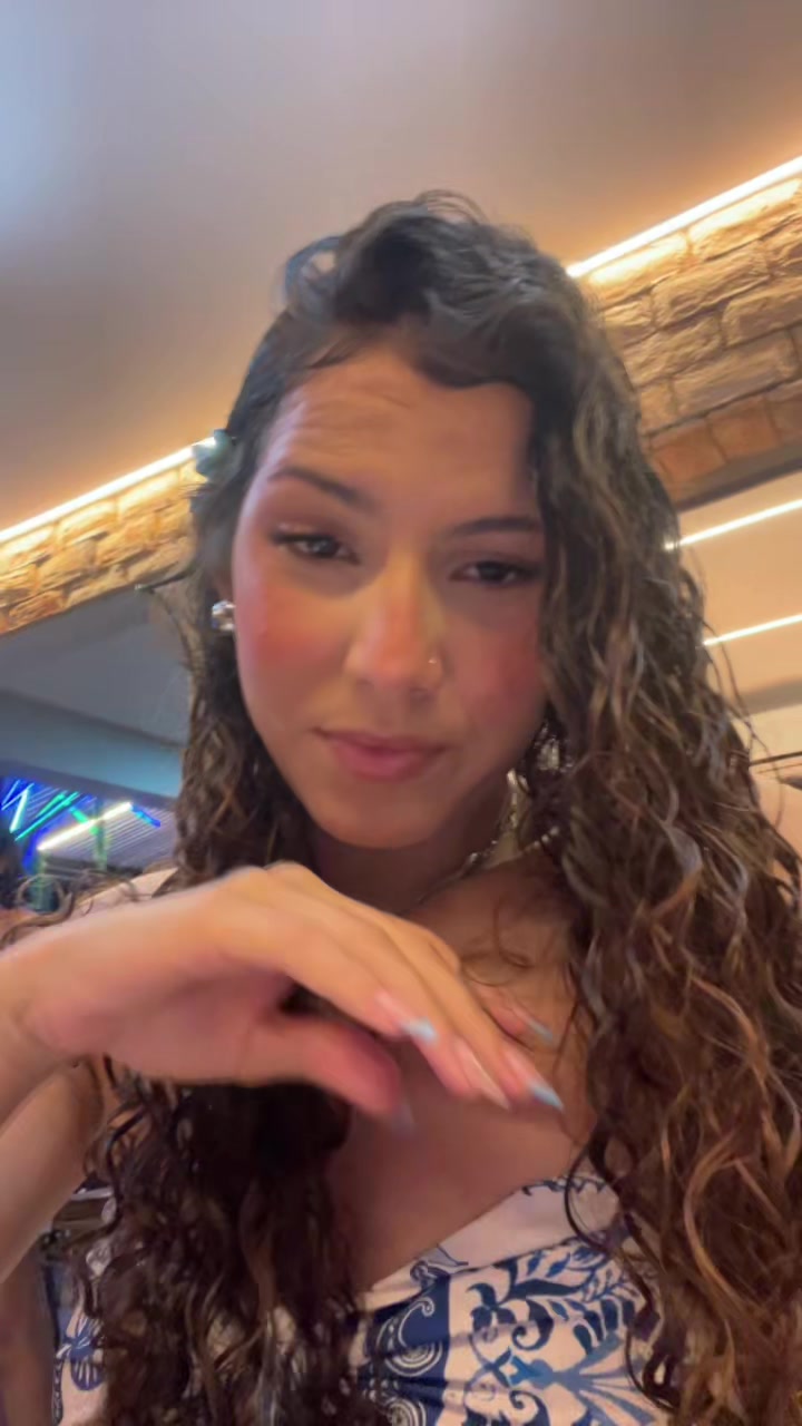 @𝓐𝓷𝓭𝓻𝓮𝔃𝓪💋
