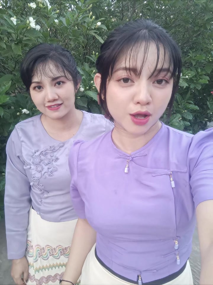 @Elly