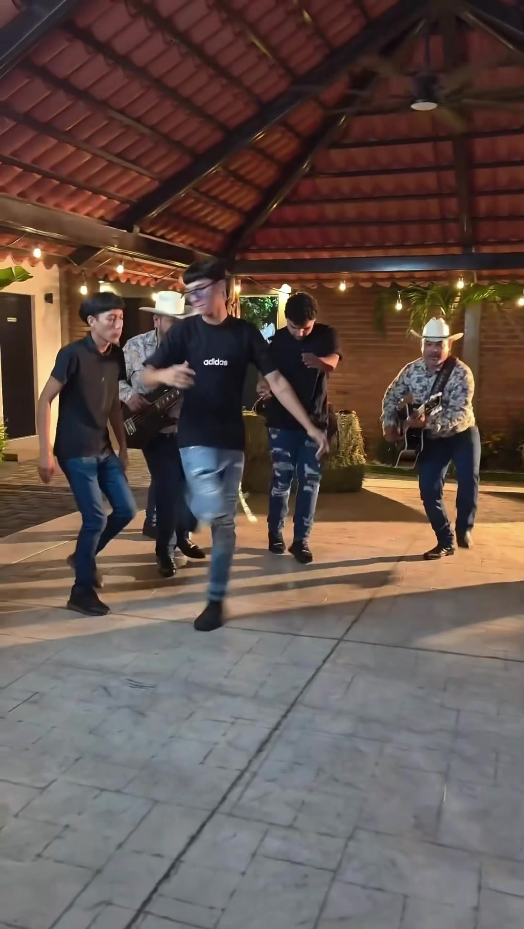 @Chambitas 🕺