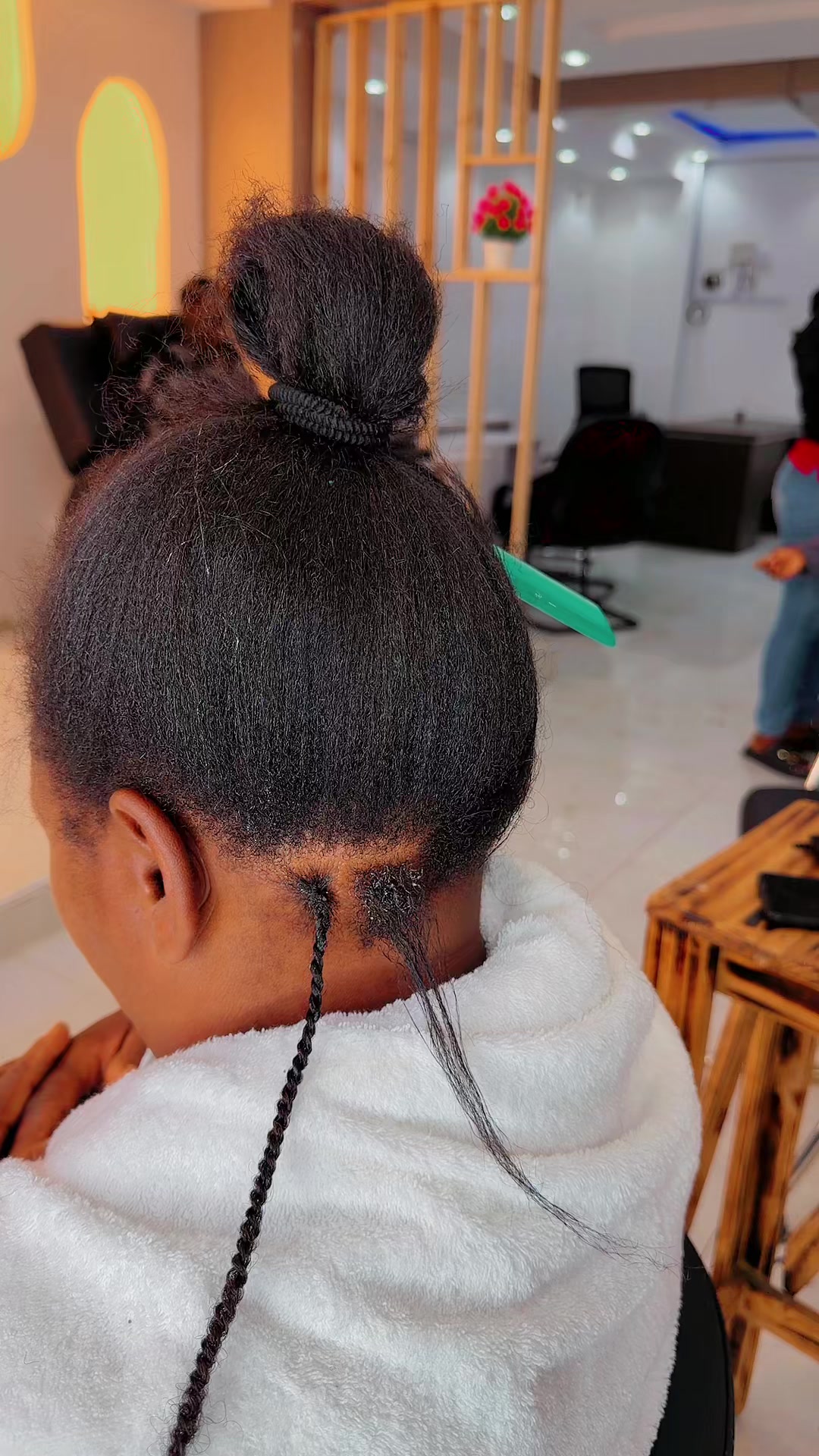 @GEECURLY SALON