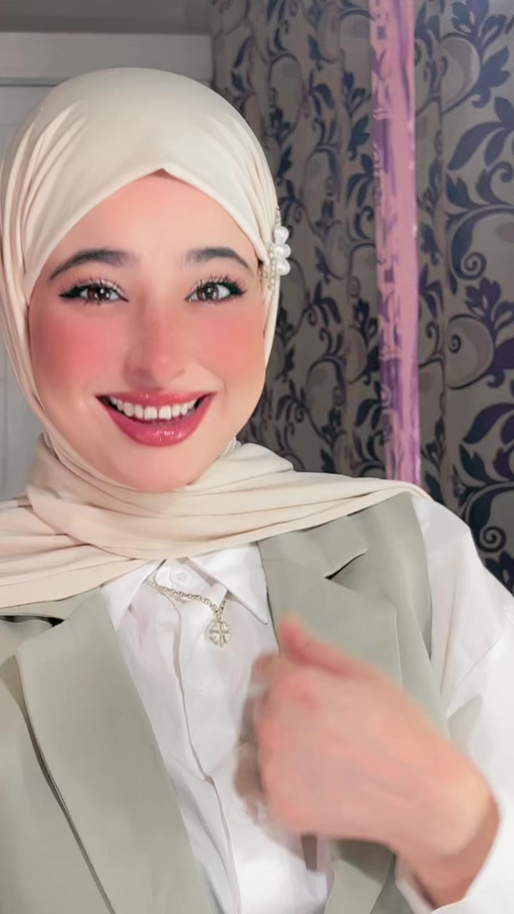 @بثينة شيبان Bouthaina Chibane