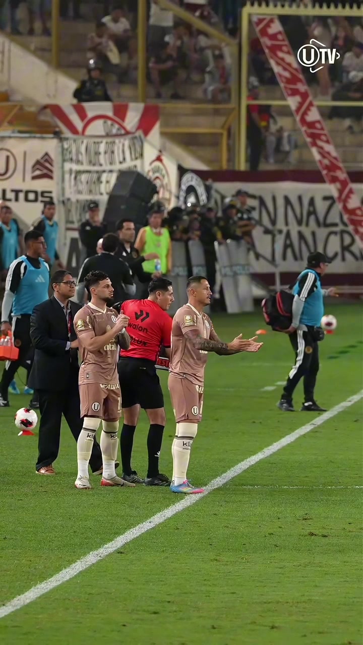 @Universitario