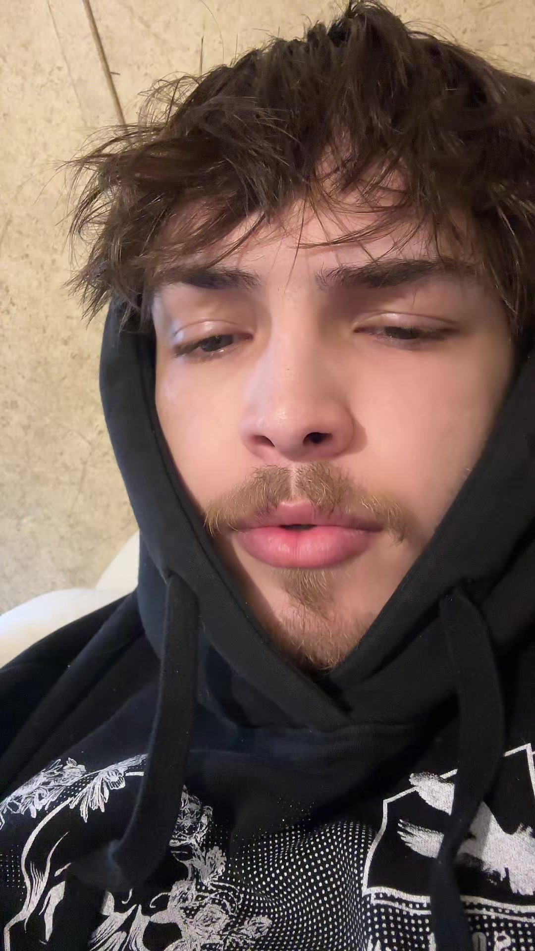 @️