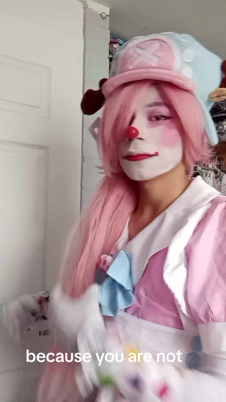 @Dafne the clowngirl