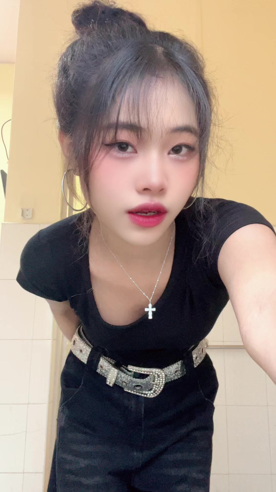 @waiyan15524