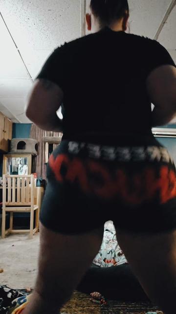 @miszpebblesz